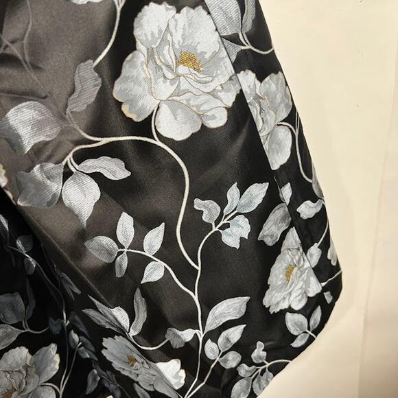 Gal Meets Glam Black and Blue Floral Cora Dress - Picture 7 of 11